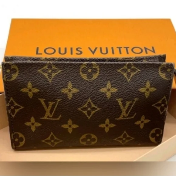100% Authentic Louis Vuitton Mongram Pouch - Picture 4 of 14